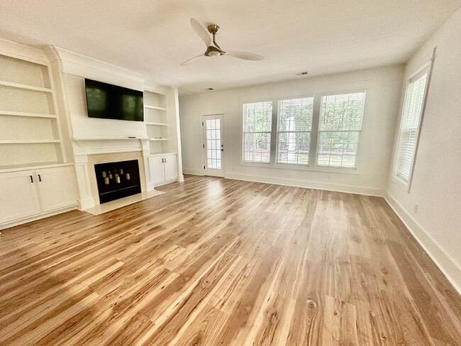 Building Photo - Stunning Four Bedroom Low Country Home in ...
