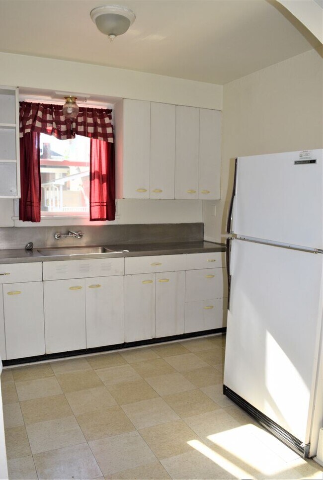 Building Photo - 402-apt1-4 Water St