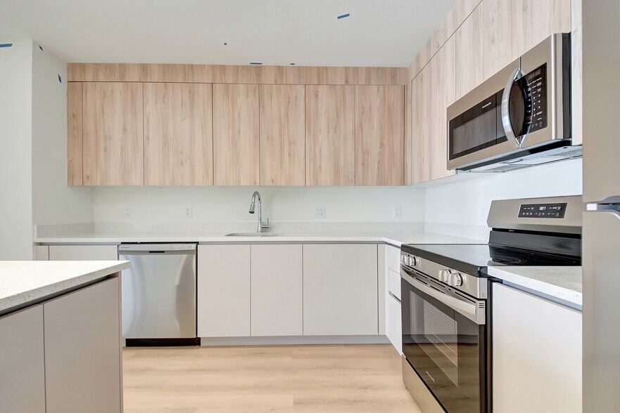 Building Photo - 321 Princeton Dr