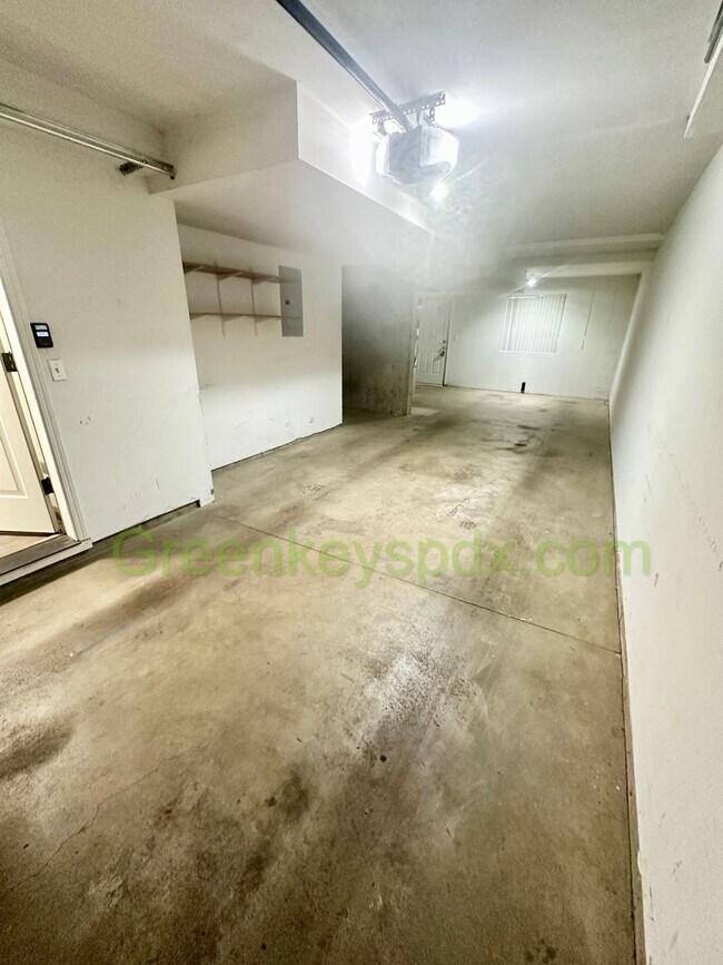 Building Photo - Amazing 2-Bedroom Townhouse with 2.5 Bathrooms, Attached Garage, Private Fenced Patio