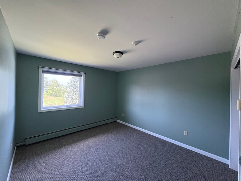 Building Photo - 89 Kinney Dr