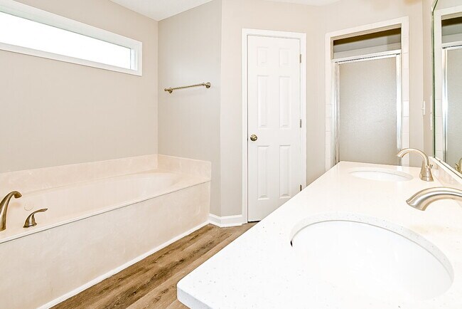 Building Photo - 8241 Meadow Vale Dr