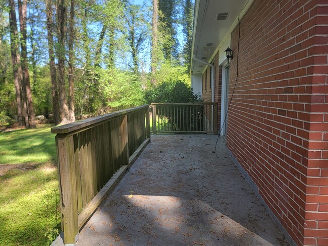 Building Photo - Spacious 3BR Ranch in Prime Atlanta Location!