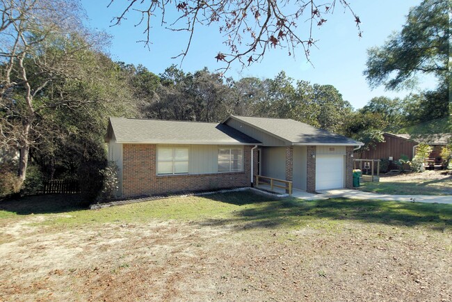 Building Photo - Central Niceville Location
