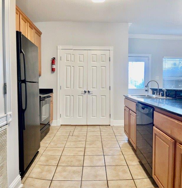 Building Photo - 1290 Tropical Cove