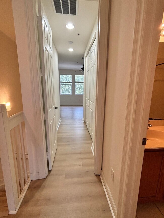 Building Photo - 767 Millbrae Ct