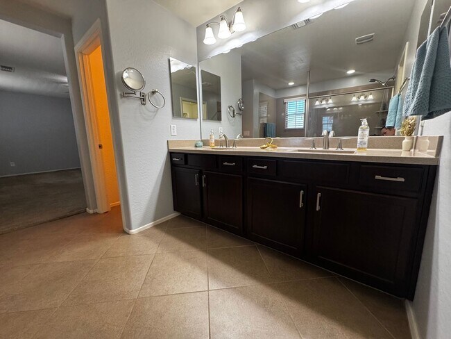 Building Photo - 4 BEDROOM HOME IN COLDWATER RANCH