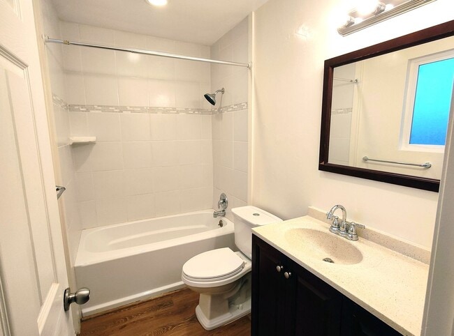 Building Photo - Updated 4 Bd 3 Ba Home in Sandy