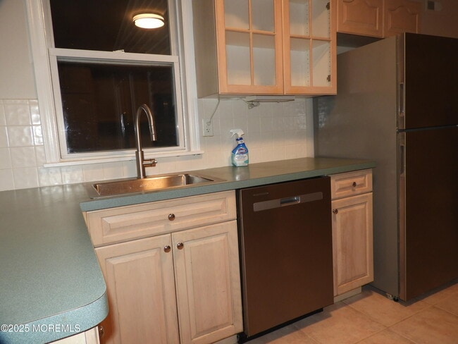 Building Photo - 330 Barcelona Dr