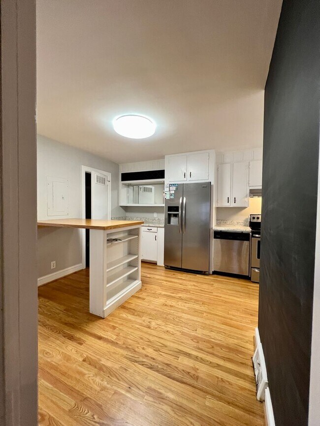 Building Photo - 112 N Meade St