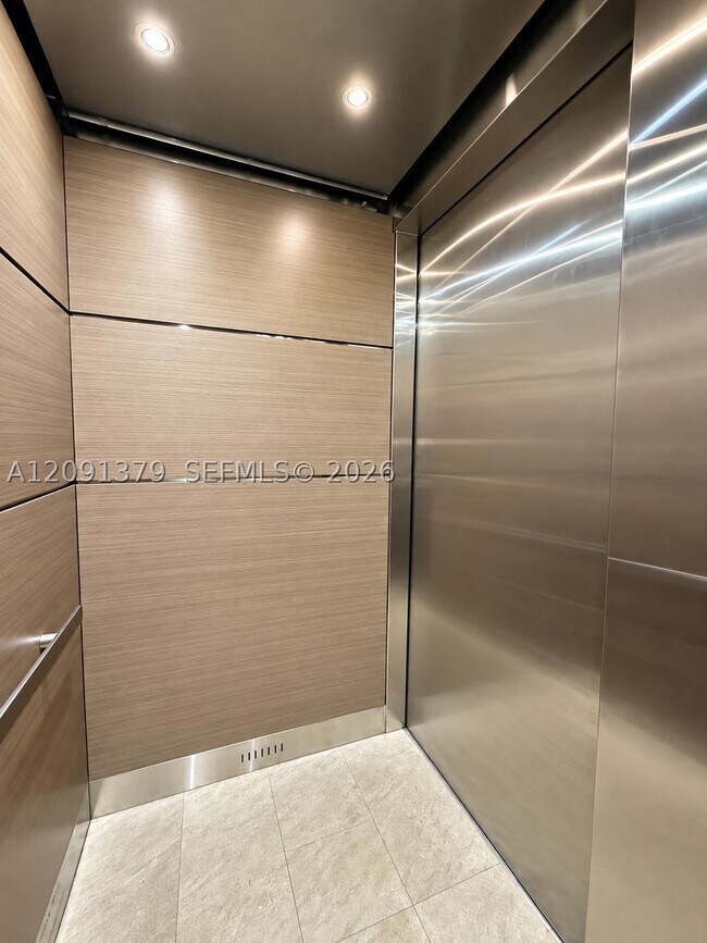 Building Photo - 1075 W 68th St