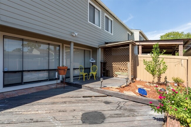 Building Photo - 2329 Briarwest Blvd