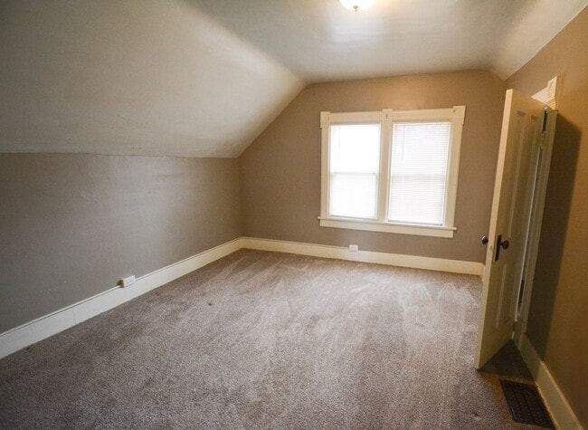 Building Photo - 231-233 S Pearl St