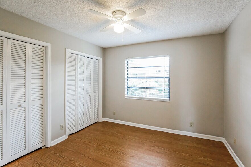 Building Photo - 518 Azure Ave