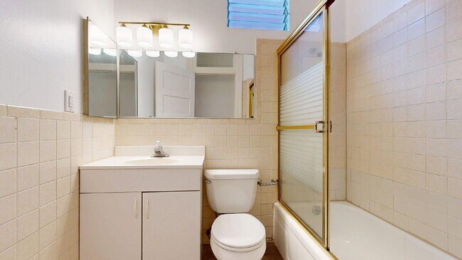 Building Photo - Bright Top-Floor 2BR / 1.5BA Apartment North of Panhandle & Next to Golden Gate Park