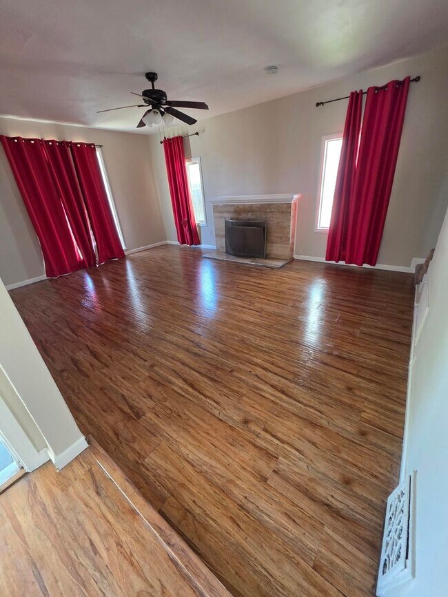 Building Photo - 2641 N Arrowhead Ave