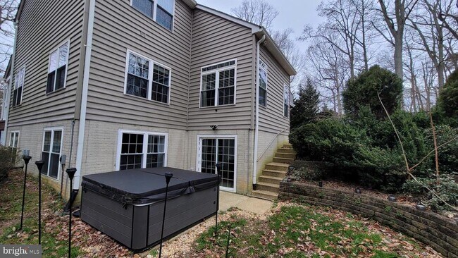 Building Photo - 7420 Mayflower Ct