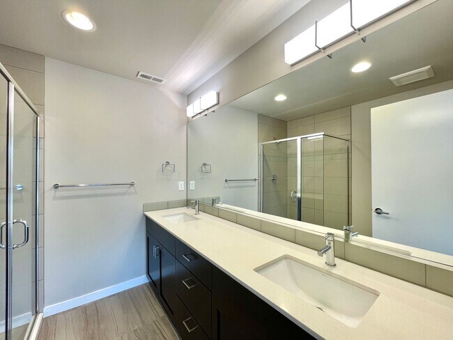 Building Photo - Great Townhome for rent