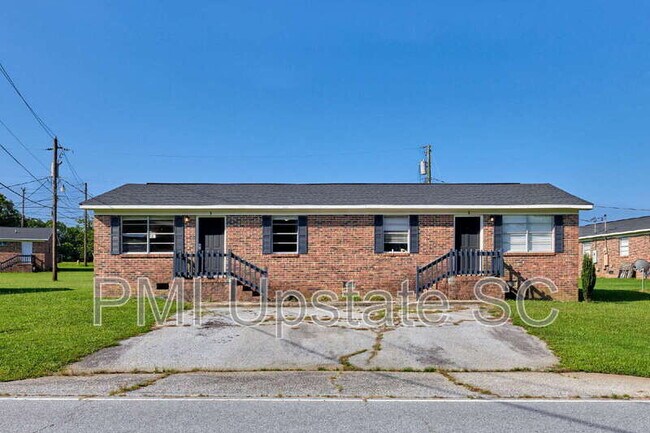 Building Photo - 700 Brook St