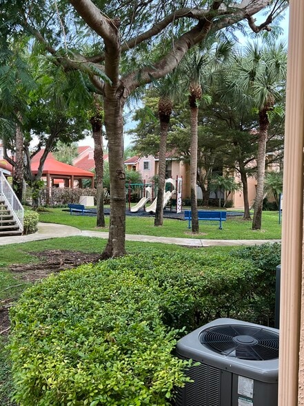 Building Photo - 10500 SW 155th Ct