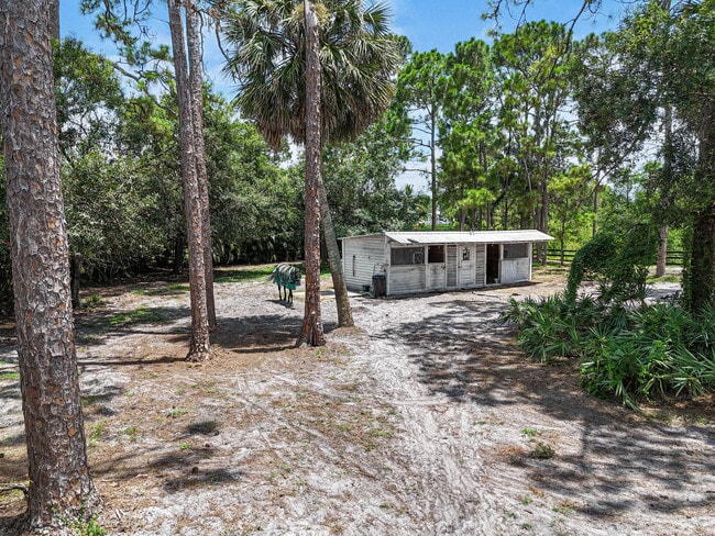 Building Photo - 3251 SW Holly Ln