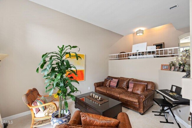 Building Photo - 2 Bedroom + 2.5 Bathroom Townhome + Loft! | Weston Cape Regatta | Ventura | Unfurnished