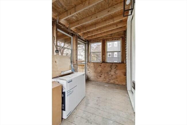 Building Photo - 4 Crest Ave