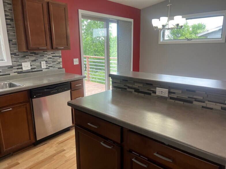 Building Photo - 5211 Castleview Dr NW