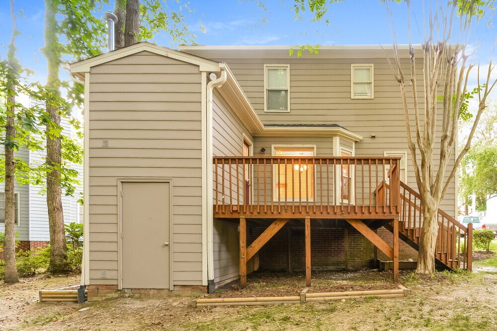 Building Photo - 4504 Aviemore Crescent