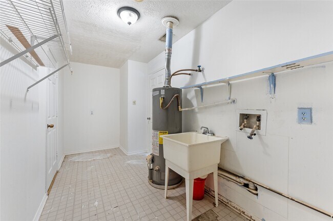 Building Photo - 9723 Cedar Bluff Dr