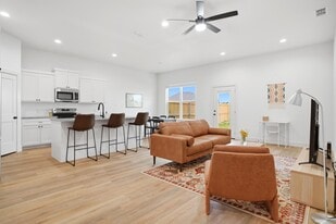 Building Photo - 7941 Sawdust Trl