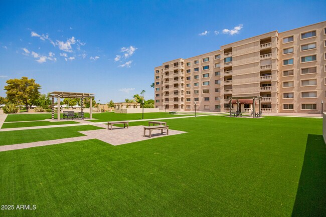 Building Photo - 7930 E Camelback Rd