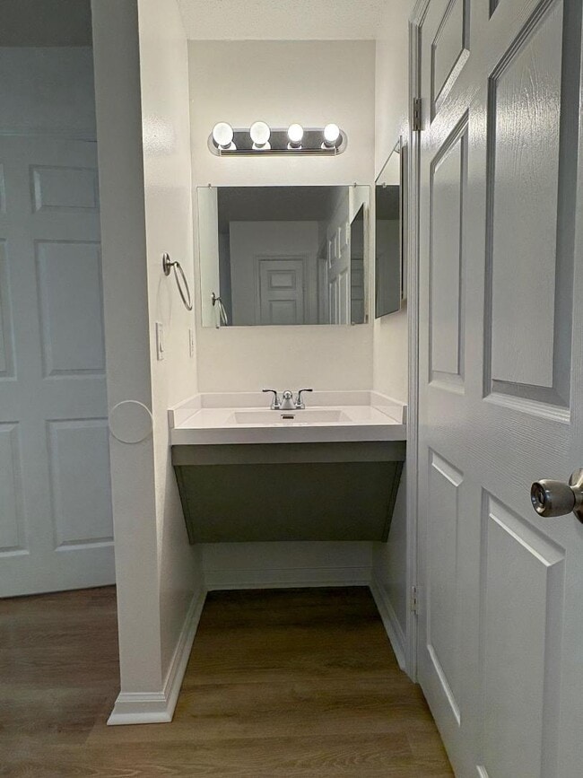 Building Photo - 100 Kazmira Ct