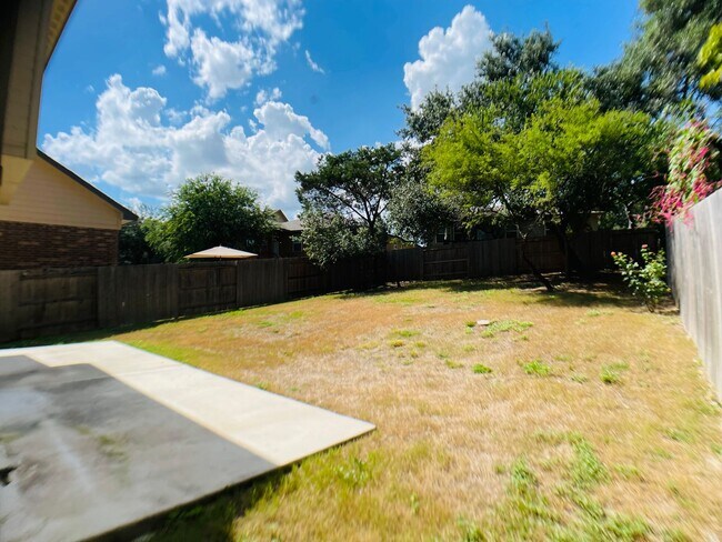 Building Photo - Charming Nestled Home near 281 and 1604