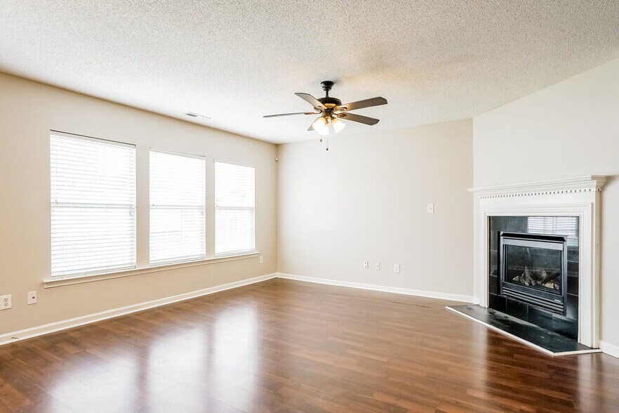 Building Photo - 3112 Olustee Dr