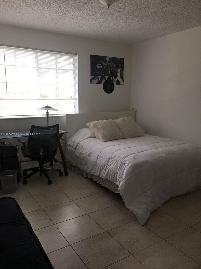 Building Photo - 3870 San Simeon Cir