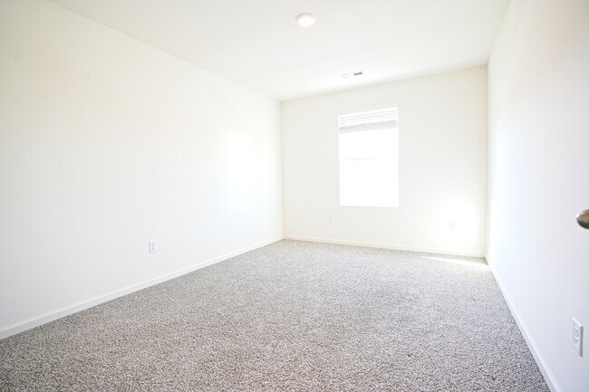 Building Photo - 2733 Berrywood Ln
