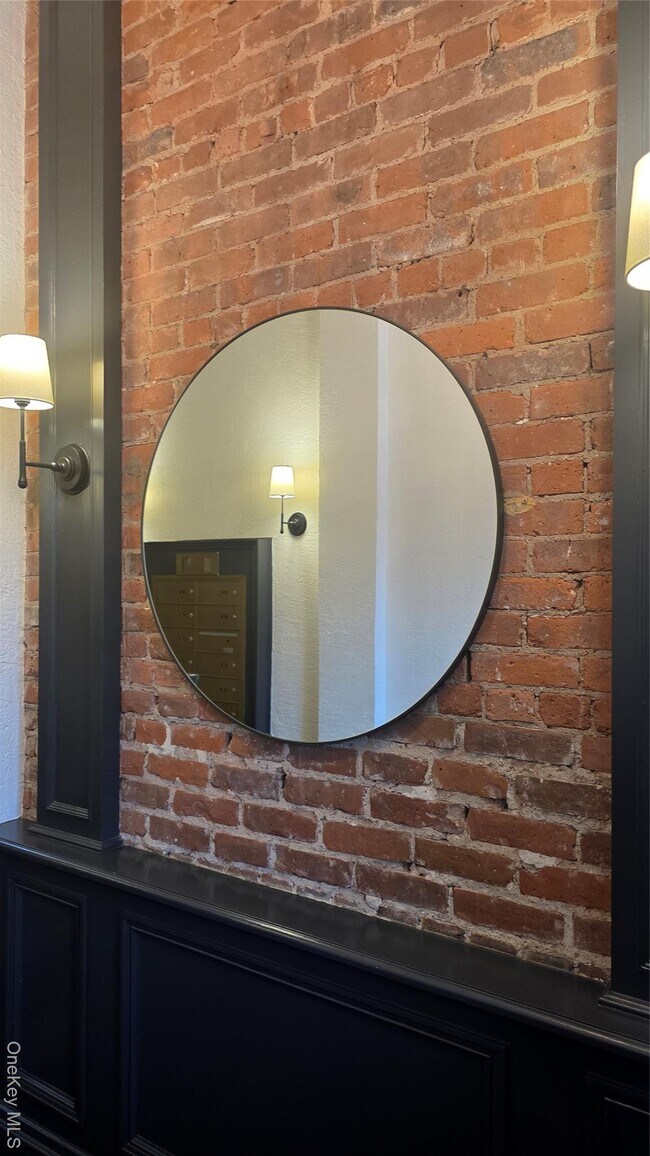 Building Photo - 3 Main St