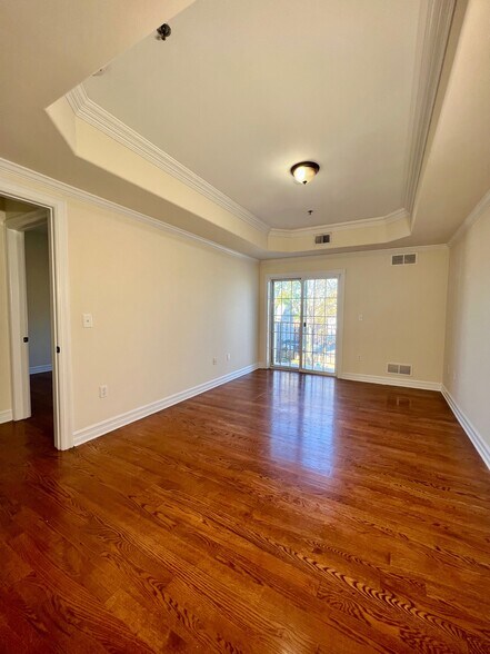 Building Photo - 524-532 Maple Ave