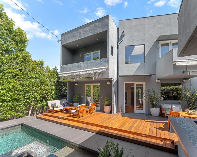 Building Photo - 8735 Dorrington Ave