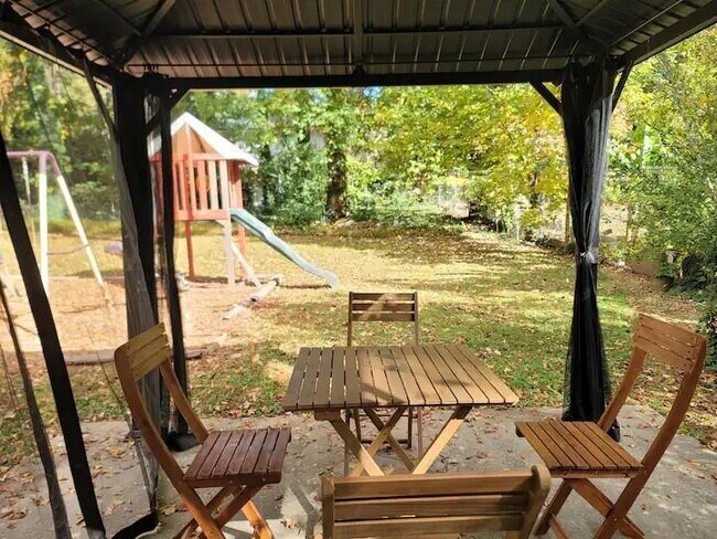 Building Photo - 3749 Pin Oak Cir