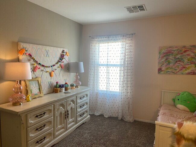 Building Photo - 9095 Blue Saguaro St