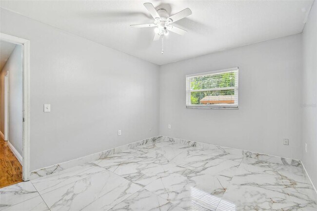 Building Photo - 1302 Brandonwood Dr
