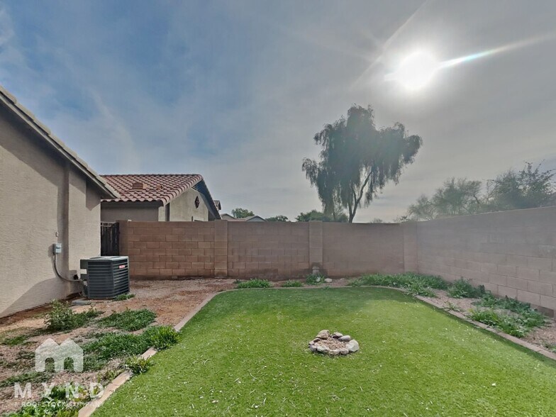 Building Photo - 41613 W Sunland Dr