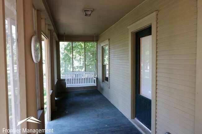 Building Photo - 1010 Ratone St