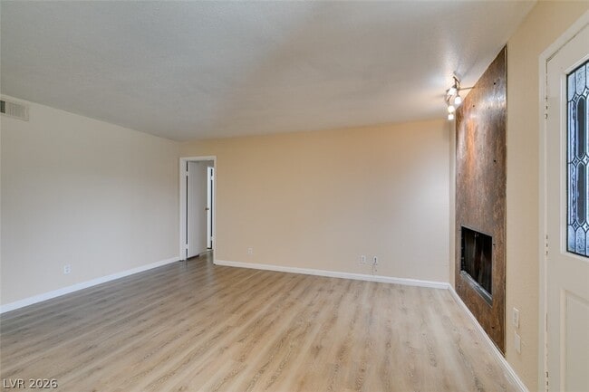 Building Photo - 1604 Justin Pl