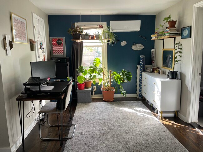 Flex room with window light and flexible layout for bedroom or home office. - 520 Commonwealth St