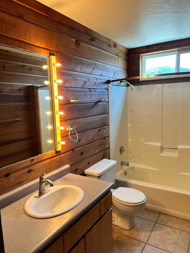 Building Photo - Prospector Townhome