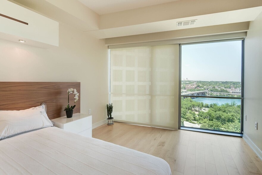 Building Photo - 1111 19th St N