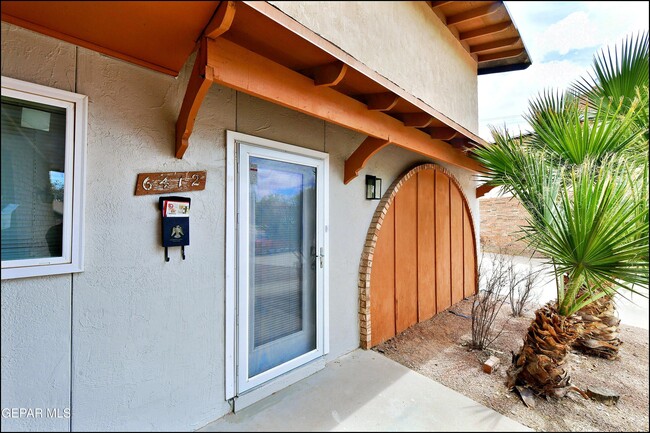 Building Photo - 6412 Pizarro St